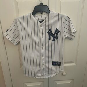 New York Yankees/ Jeter Majestic Kids Jersey with Navy Stripes